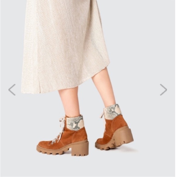 Dolce Vita Rubi Boots in cognac and (faux) snakeskin. Size 7.5 - Picture 10 of 12